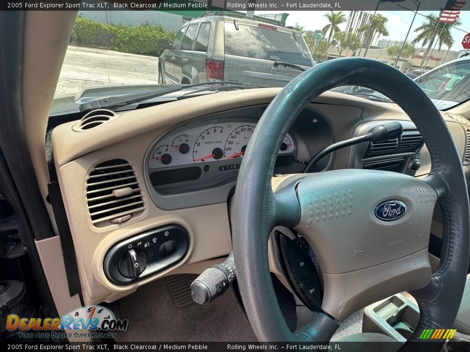 2005 Ford Explorer Sport Trac XLT Black Clearcoat / Medium Pebble Photo #17