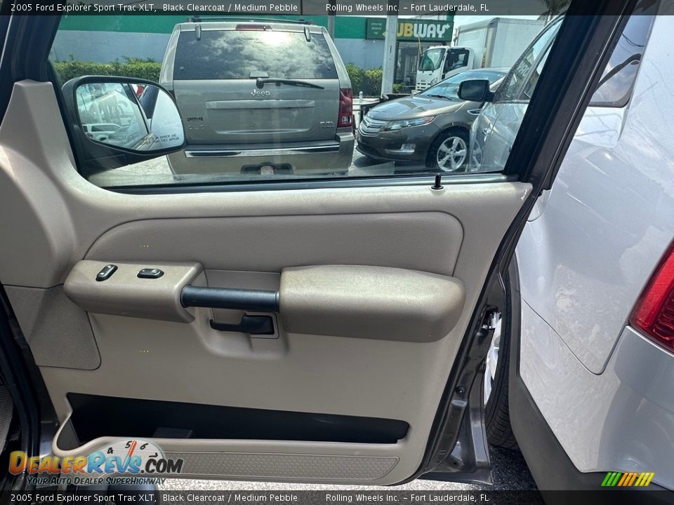 2005 Ford Explorer Sport Trac XLT Black Clearcoat / Medium Pebble Photo #19