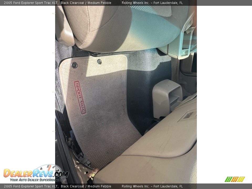 2005 Ford Explorer Sport Trac XLT Black Clearcoat / Medium Pebble Photo #26