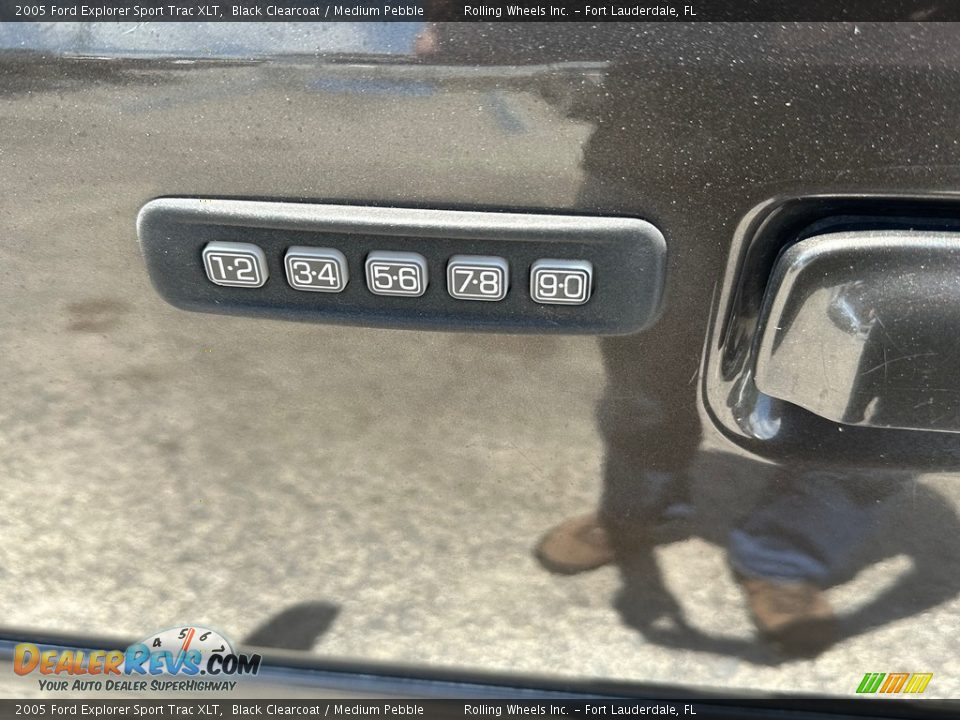 2005 Ford Explorer Sport Trac XLT Black Clearcoat / Medium Pebble Photo #31