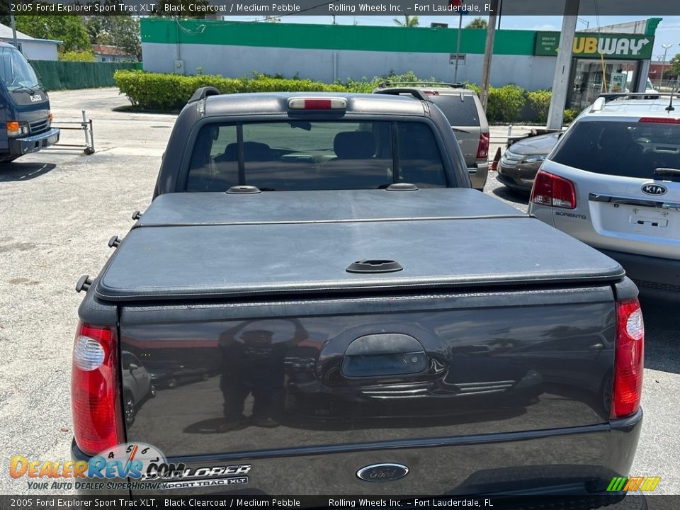 2005 Ford Explorer Sport Trac XLT Black Clearcoat / Medium Pebble Photo #32