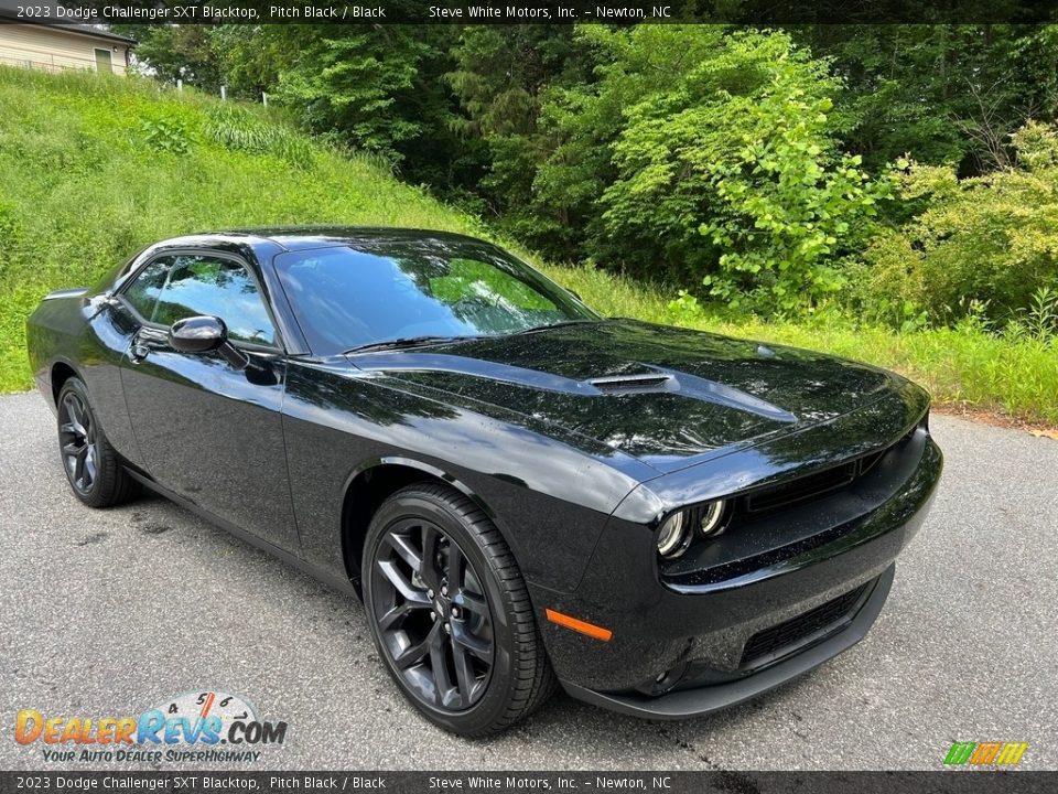 Front 3/4 View of 2023 Dodge Challenger SXT Blacktop Photo #4