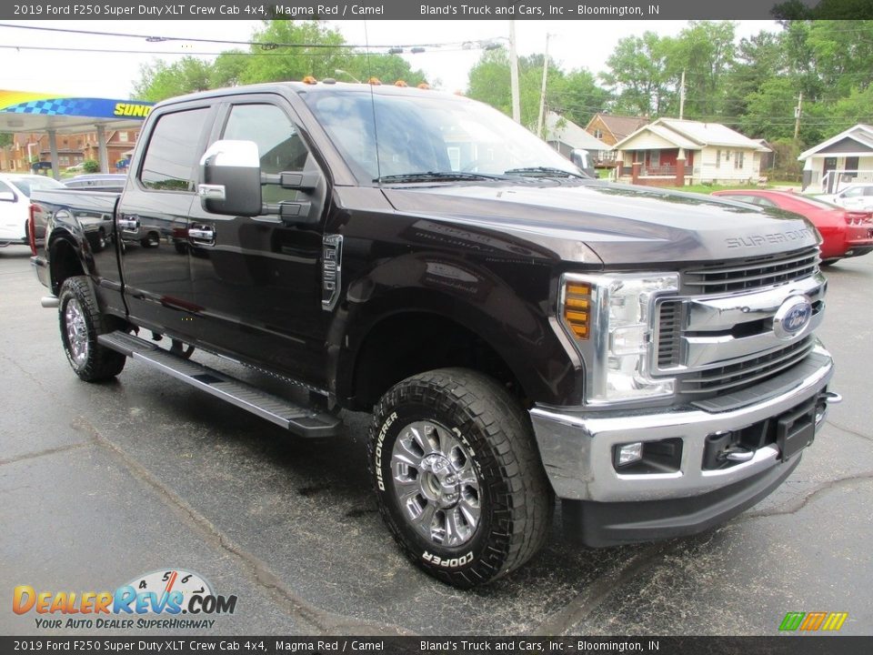 Front 3/4 View of 2019 Ford F250 Super Duty XLT Crew Cab 4x4 Photo #5