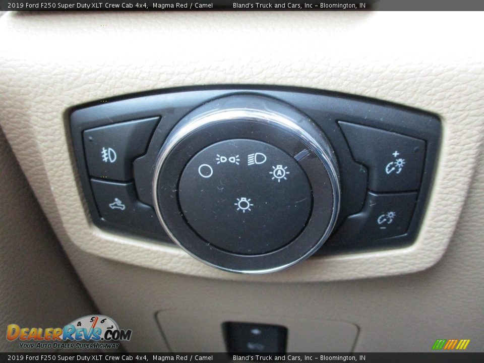 Controls of 2019 Ford F250 Super Duty XLT Crew Cab 4x4 Photo #11