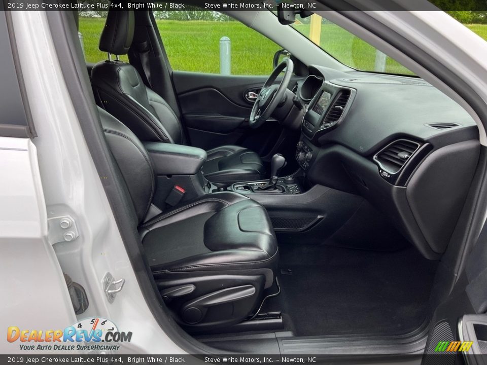 Front Seat of 2019 Jeep Cherokee Latitude Plus 4x4 Photo #18