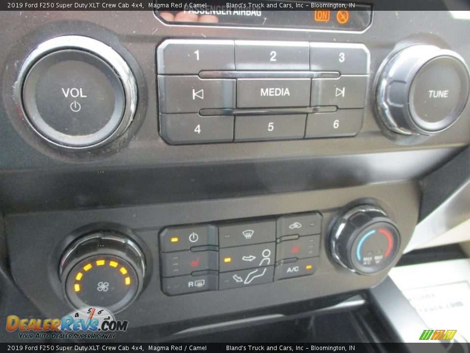 2019 Ford F250 Super Duty XLT Crew Cab 4x4 Magma Red / Camel Photo #24