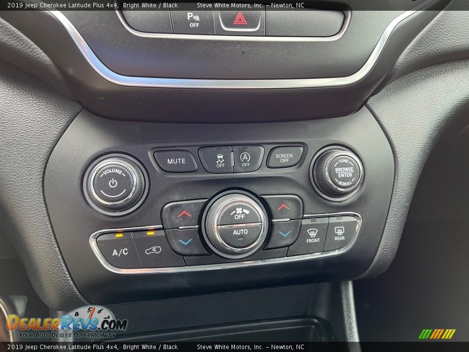 Controls of 2019 Jeep Cherokee Latitude Plus 4x4 Photo #25