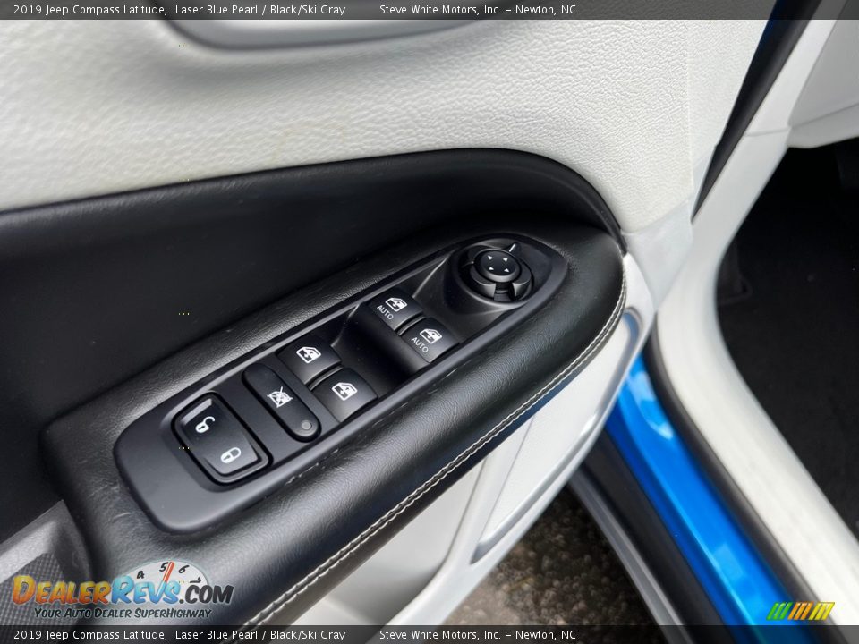 Door Panel of 2019 Jeep Compass Latitude Photo #12