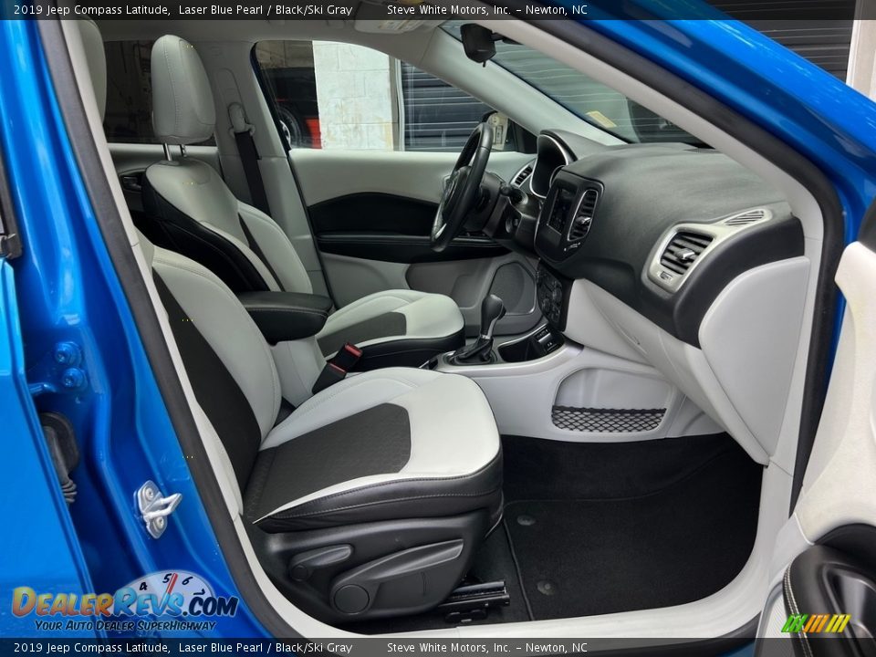 Front Seat of 2019 Jeep Compass Latitude Photo #17