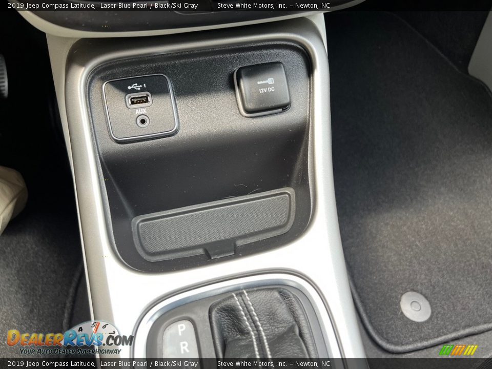 Controls of 2019 Jeep Compass Latitude Photo #24