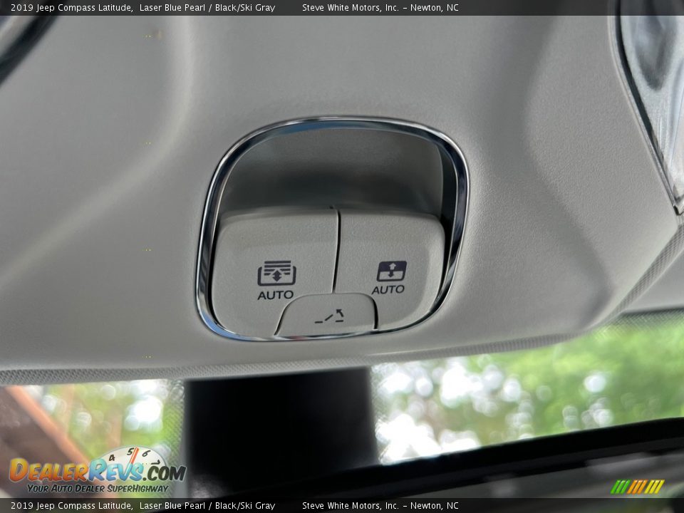 Controls of 2019 Jeep Compass Latitude Photo #26