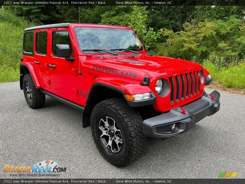 Front 3/4 View of 2022 Jeep Wrangler Unlimited Rubicon 4x4 Photo #4