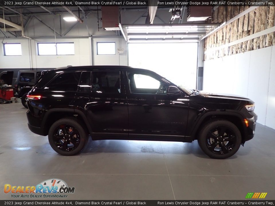 2023 Jeep Grand Cherokee Altitude 4x4 Diamond Black Crystal Pearl / Global Black Photo #6