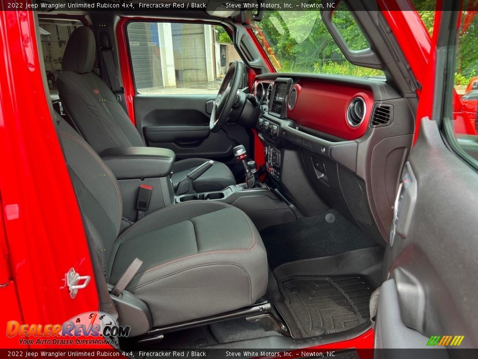 Front Seat of 2022 Jeep Wrangler Unlimited Rubicon 4x4 Photo #17