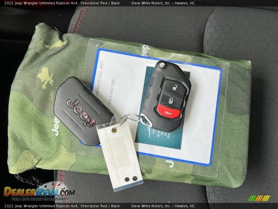Keys of 2022 Jeep Wrangler Unlimited Rubicon 4x4 Photo #28