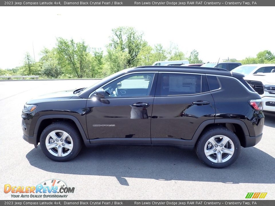 2023 Jeep Compass Latitude 4x4 Diamond Black Crystal Pearl / Black Photo #2