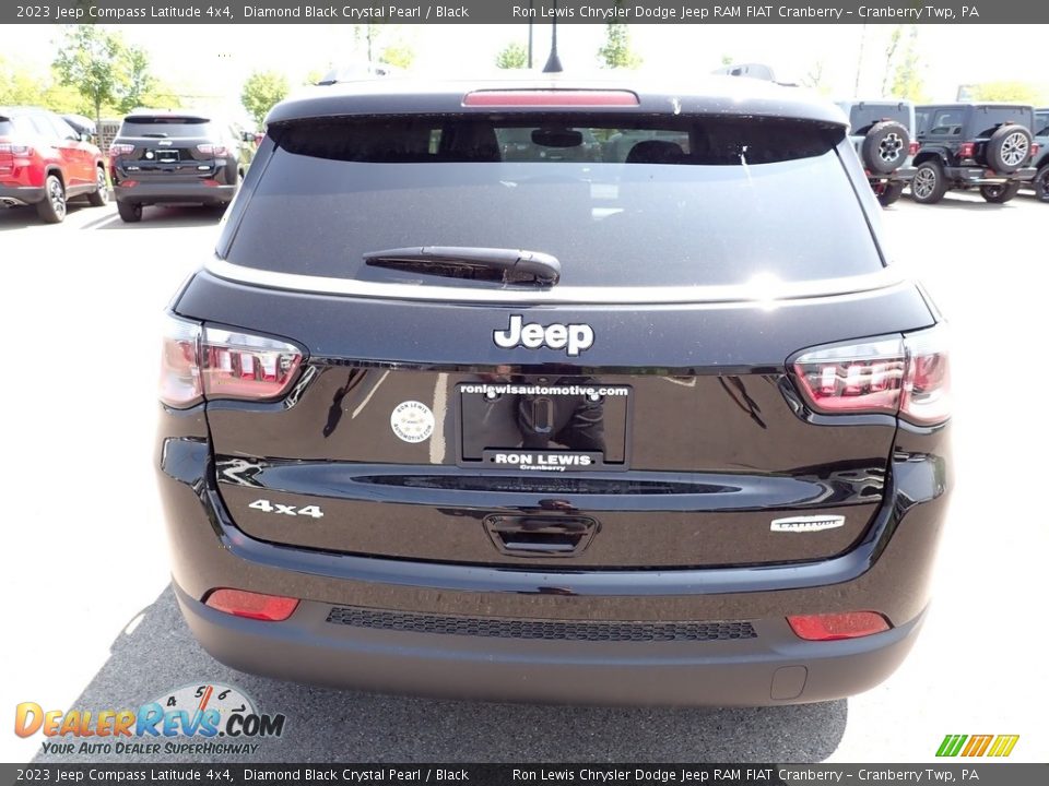 2023 Jeep Compass Latitude 4x4 Diamond Black Crystal Pearl / Black Photo #4