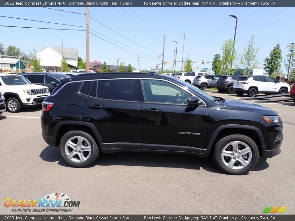 2023 Jeep Compass Latitude 4x4 Diamond Black Crystal Pearl / Black Photo #6