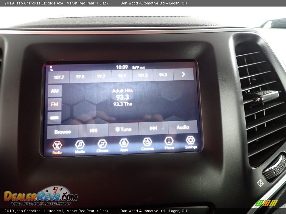 2019 Jeep Cherokee Latitude 4x4 Velvet Red Pearl / Black Photo #2