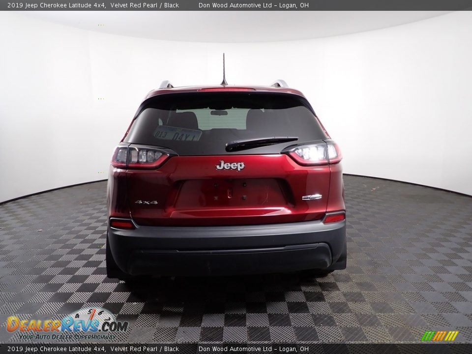 2019 Jeep Cherokee Latitude 4x4 Velvet Red Pearl / Black Photo #8