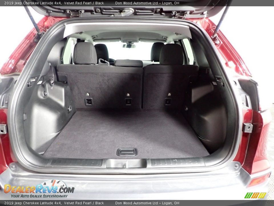 2019 Jeep Cherokee Latitude 4x4 Velvet Red Pearl / Black Photo #10