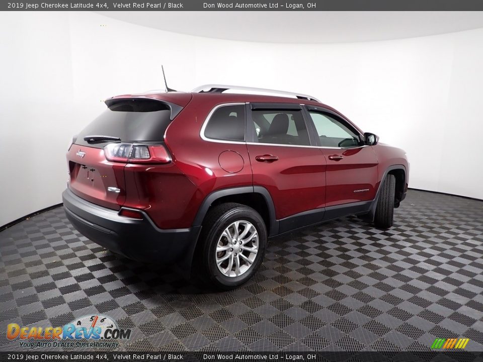 2019 Jeep Cherokee Latitude 4x4 Velvet Red Pearl / Black Photo #11