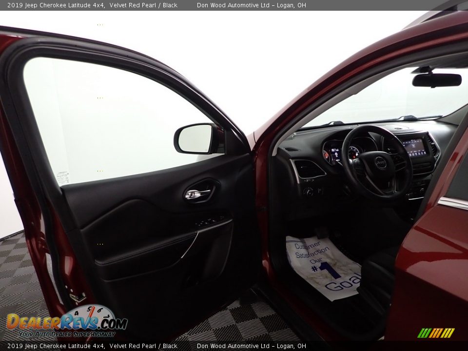 2019 Jeep Cherokee Latitude 4x4 Velvet Red Pearl / Black Photo #12