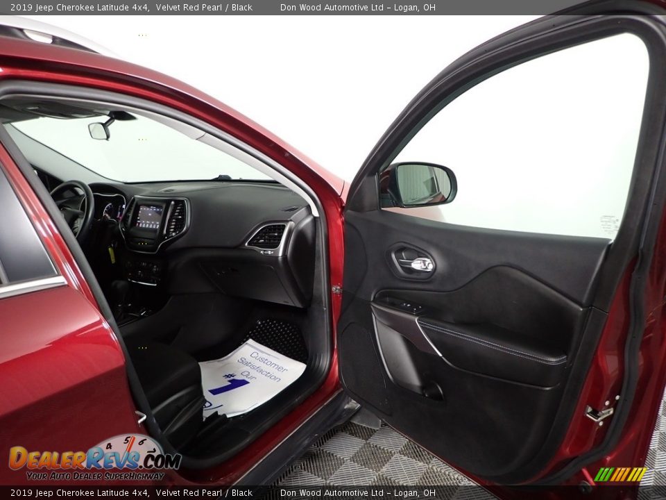2019 Jeep Cherokee Latitude 4x4 Velvet Red Pearl / Black Photo #25