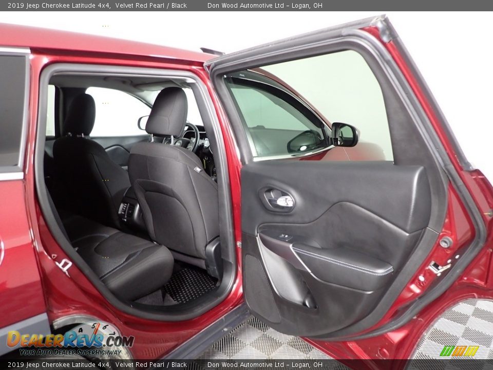 2019 Jeep Cherokee Latitude 4x4 Velvet Red Pearl / Black Photo #27