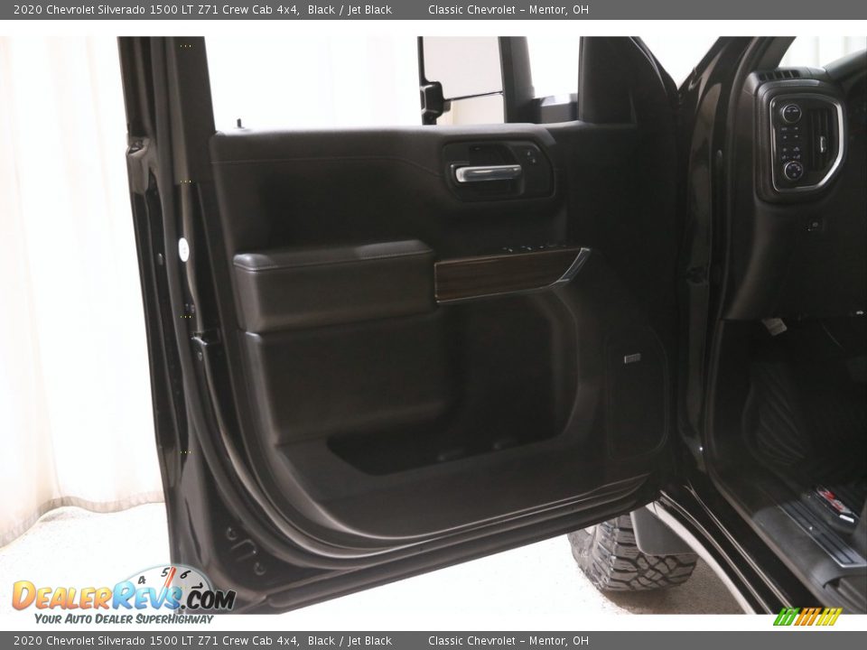 2020 Chevrolet Silverado 1500 LT Z71 Crew Cab 4x4 Black / Jet Black Photo #4
