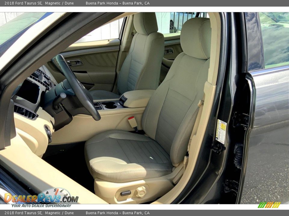 Front Seat of 2018 Ford Taurus SE Photo #24