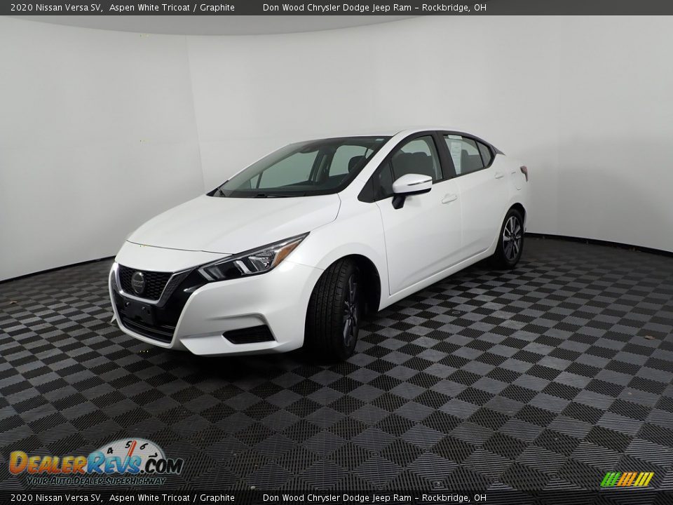 2020 Nissan Versa SV Aspen White Tricoat / Graphite Photo #5