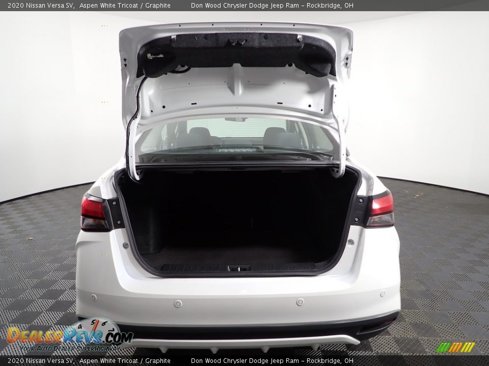 2020 Nissan Versa SV Aspen White Tricoat / Graphite Photo #8