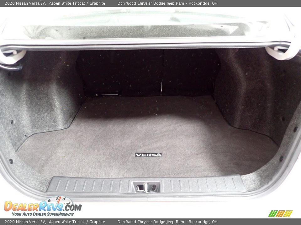 2020 Nissan Versa SV Aspen White Tricoat / Graphite Photo #9