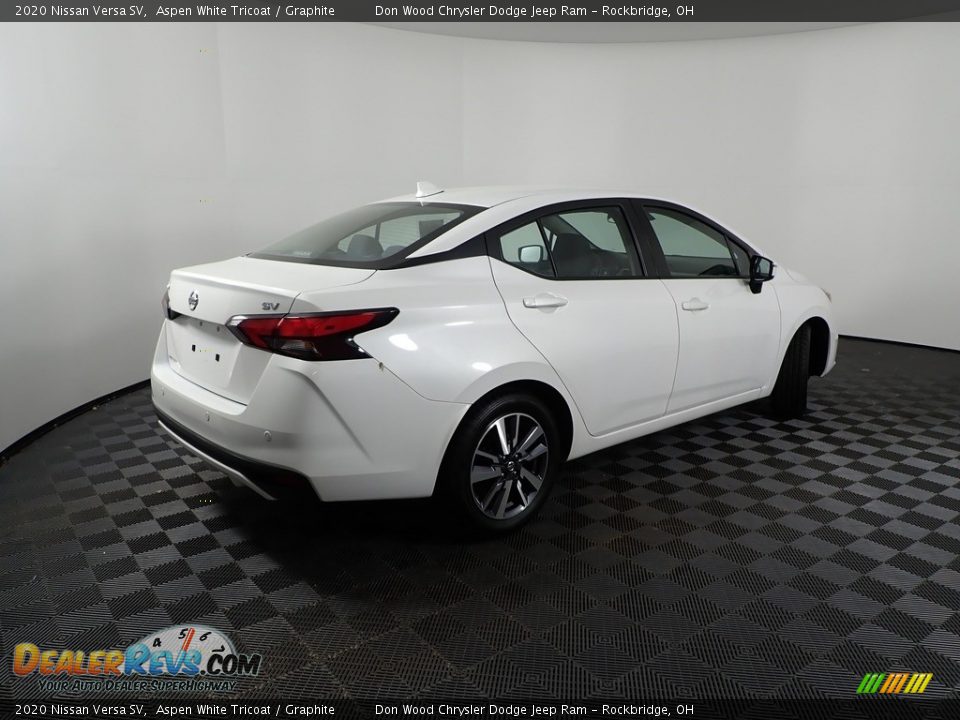 2020 Nissan Versa SV Aspen White Tricoat / Graphite Photo #10