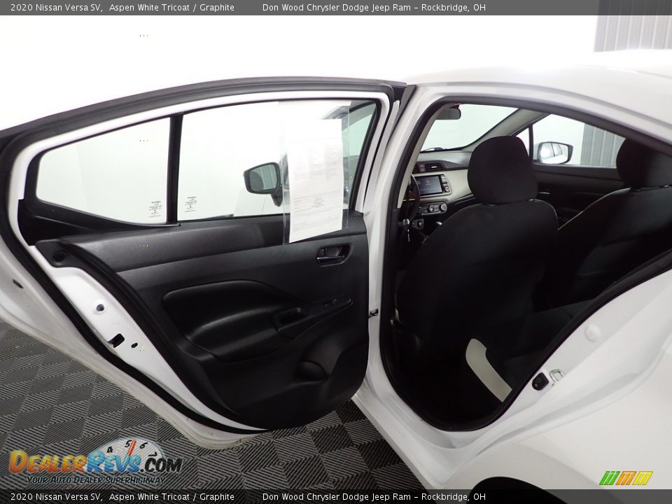 2020 Nissan Versa SV Aspen White Tricoat / Graphite Photo #20
