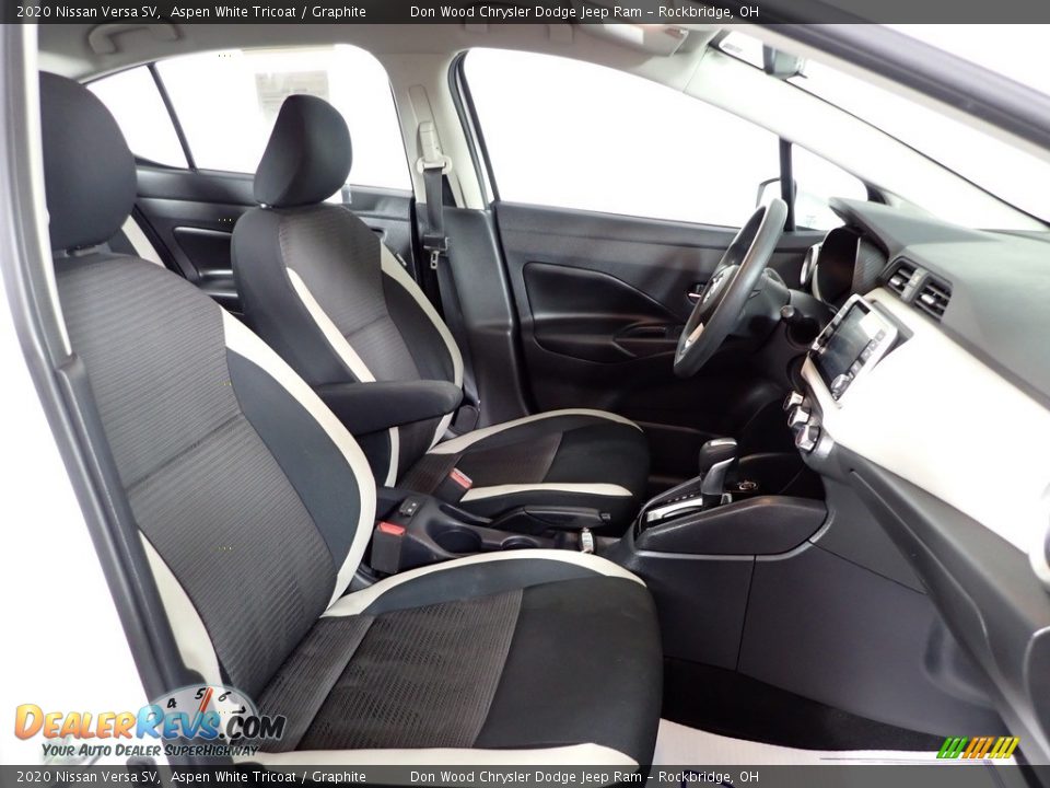 2020 Nissan Versa SV Aspen White Tricoat / Graphite Photo #24