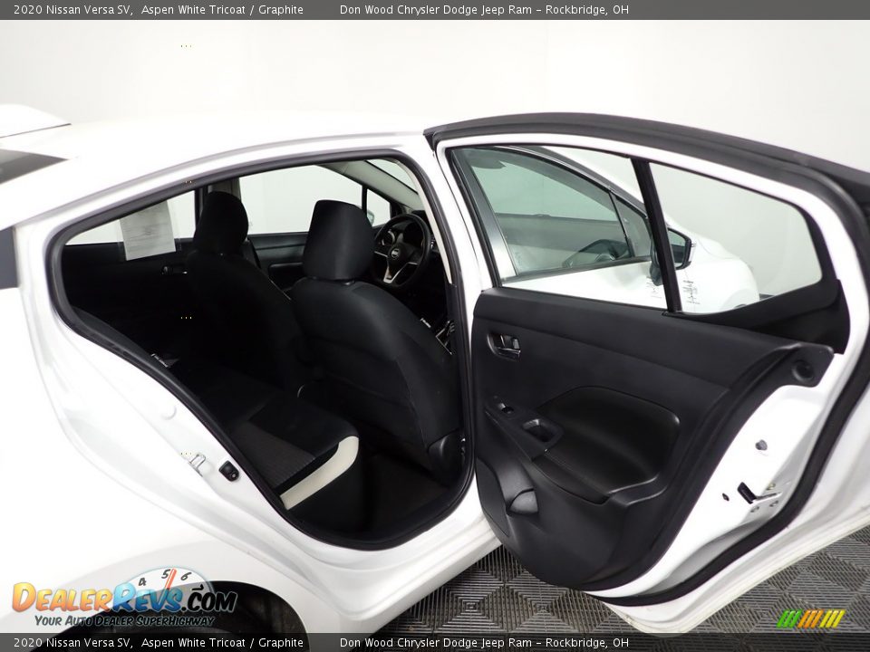 2020 Nissan Versa SV Aspen White Tricoat / Graphite Photo #25