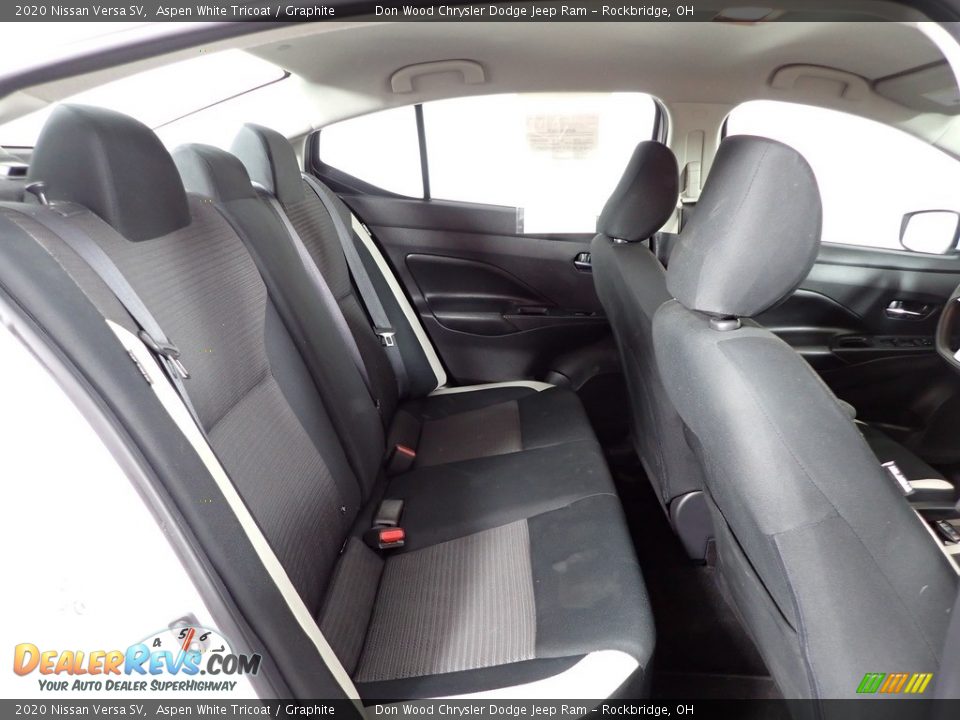 2020 Nissan Versa SV Aspen White Tricoat / Graphite Photo #26