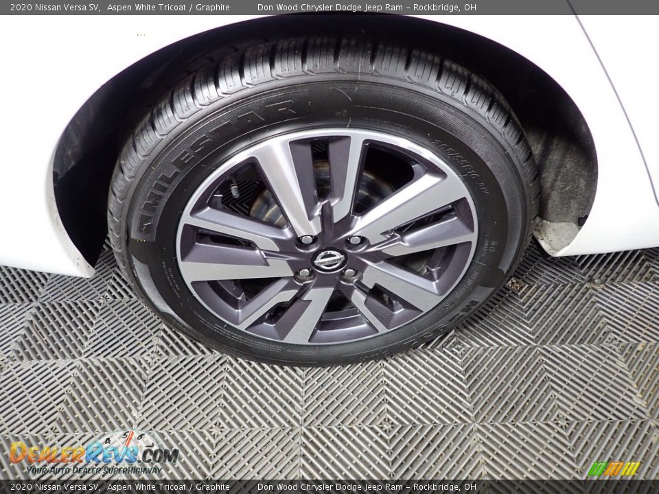 2020 Nissan Versa SV Aspen White Tricoat / Graphite Photo #27