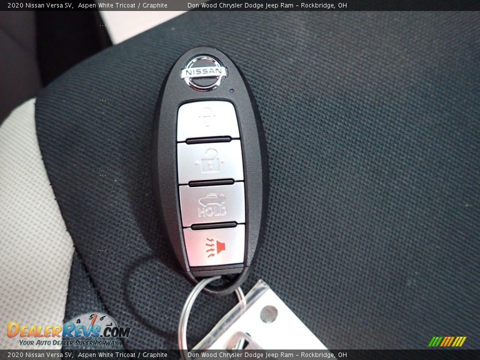 2020 Nissan Versa SV Aspen White Tricoat / Graphite Photo #29