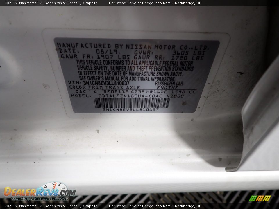 2020 Nissan Versa SV Aspen White Tricoat / Graphite Photo #30