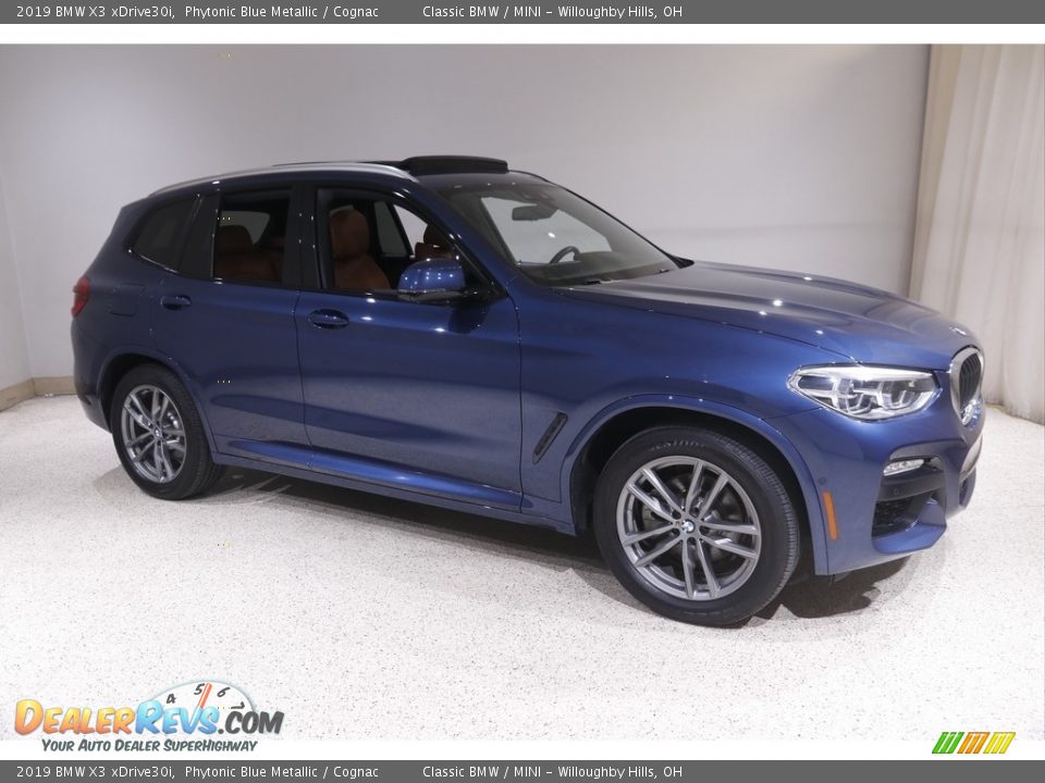 Front 3/4 View of 2019 BMW X3 xDrive30i Photo #1