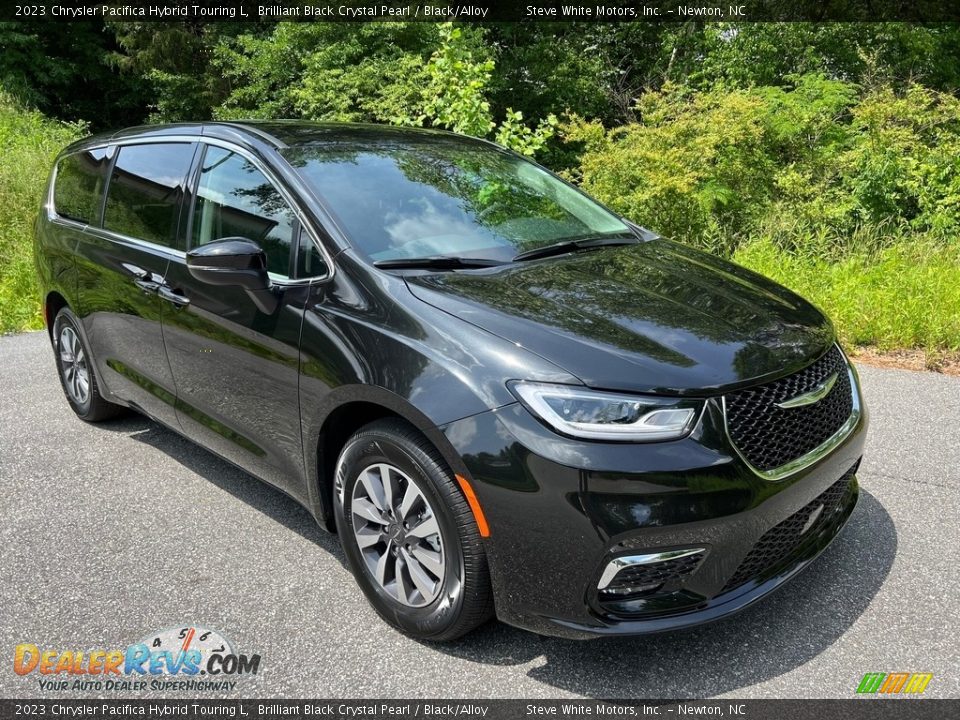 2023 Chrysler Pacifica Hybrid Touring L Brilliant Black Crystal Pearl / Black/Alloy Photo #5