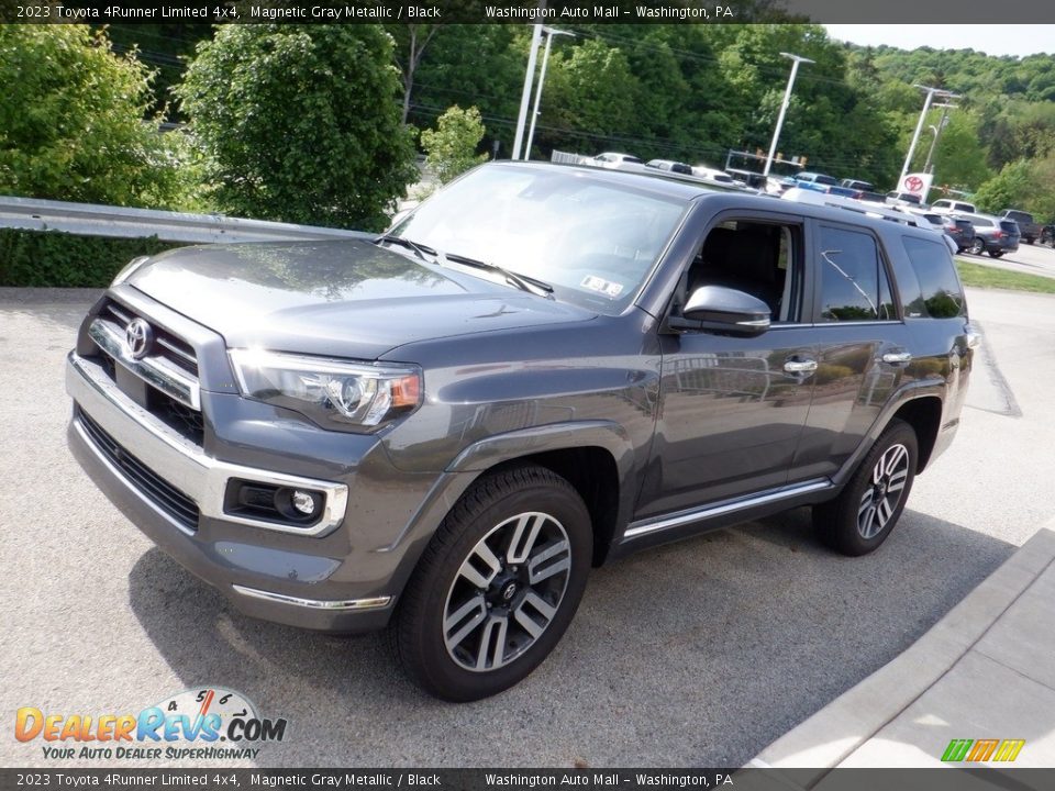 Front 3/4 View of 2023 Toyota 4Runner Limited 4x4 Photo #14