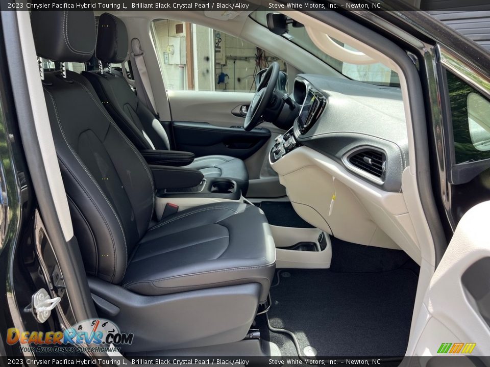 2023 Chrysler Pacifica Hybrid Touring L Brilliant Black Crystal Pearl / Black/Alloy Photo #18