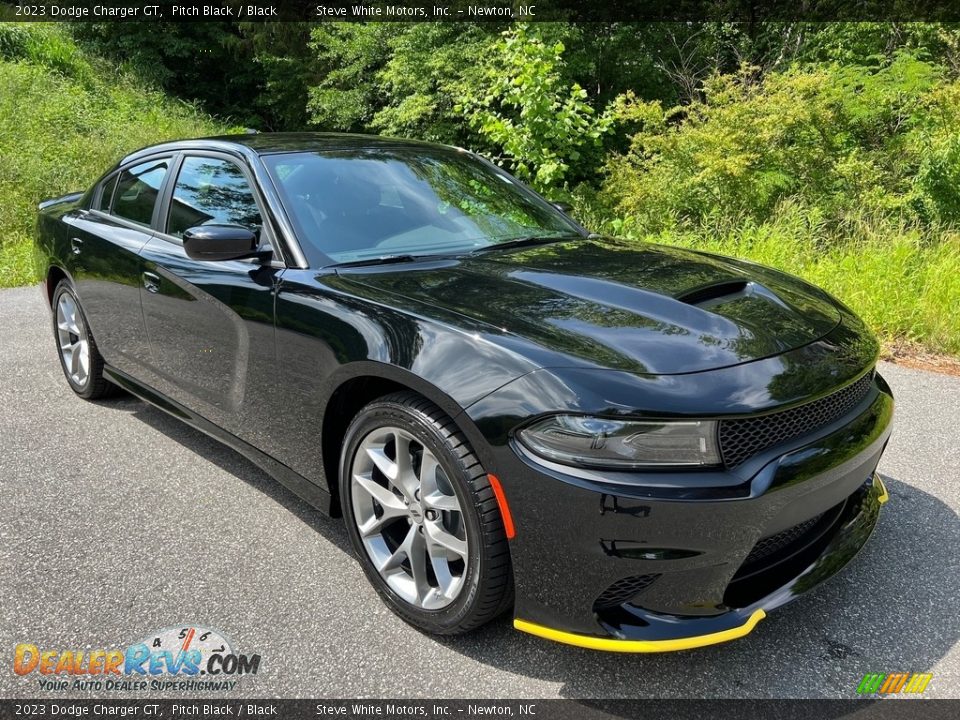 Front 3/4 View of 2023 Dodge Charger GT Photo #4