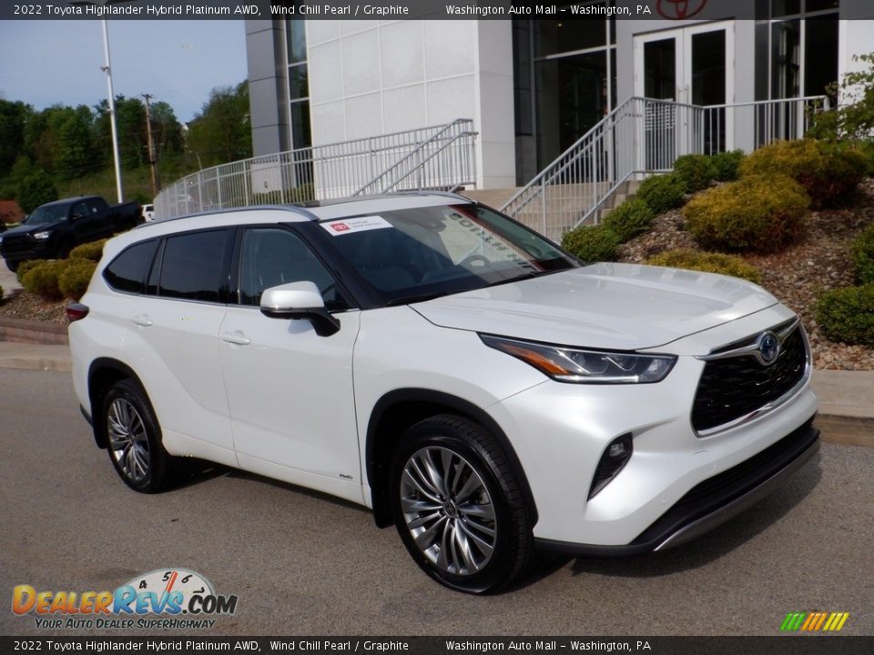 Front 3/4 View of 2022 Toyota Highlander Hybrid Platinum AWD Photo #1