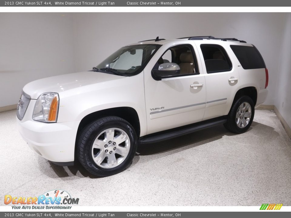 Front 3/4 View of 2013 GMC Yukon SLT 4x4 Photo #3