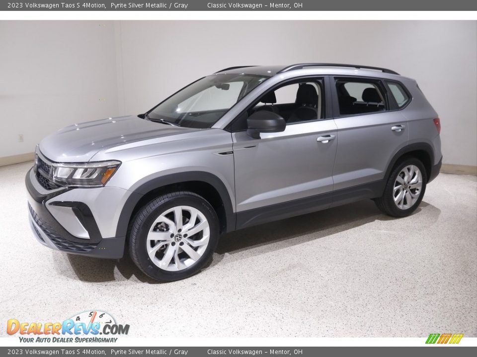 Front 3/4 View of 2023 Volkswagen Taos S 4Motion Photo #3